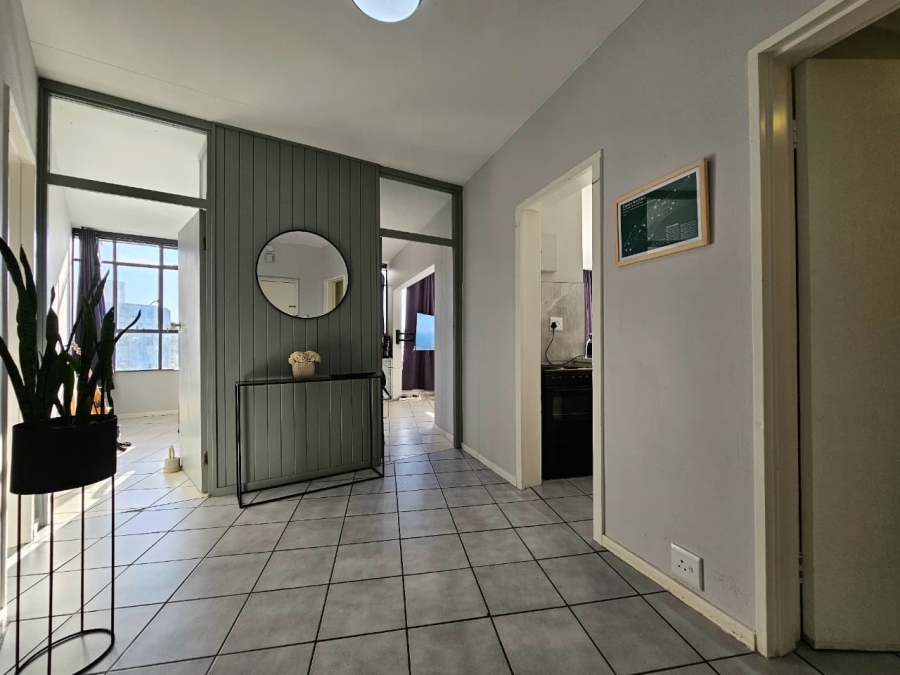 2 Bedroom Property for Sale in Vredehoek Western Cape